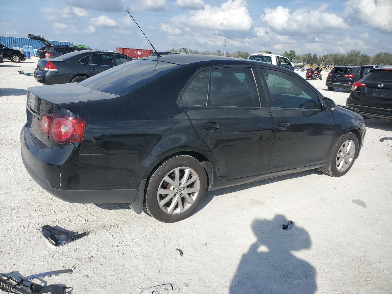 2010 Volkswagen Jetta - Image 3