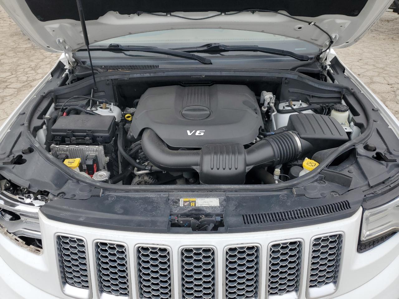 2015 Jeep Grand Cherokee - Image 13