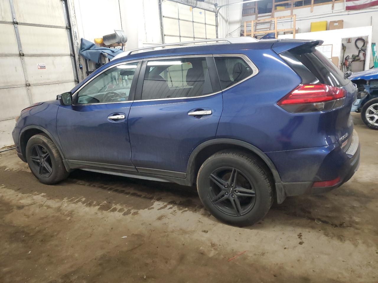 2017 Nissan Rogue - Image 2