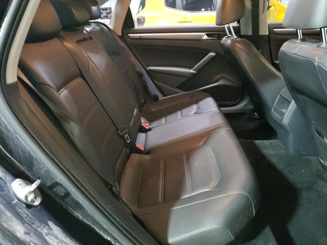 2018 Volkswagen Passat - Image 10