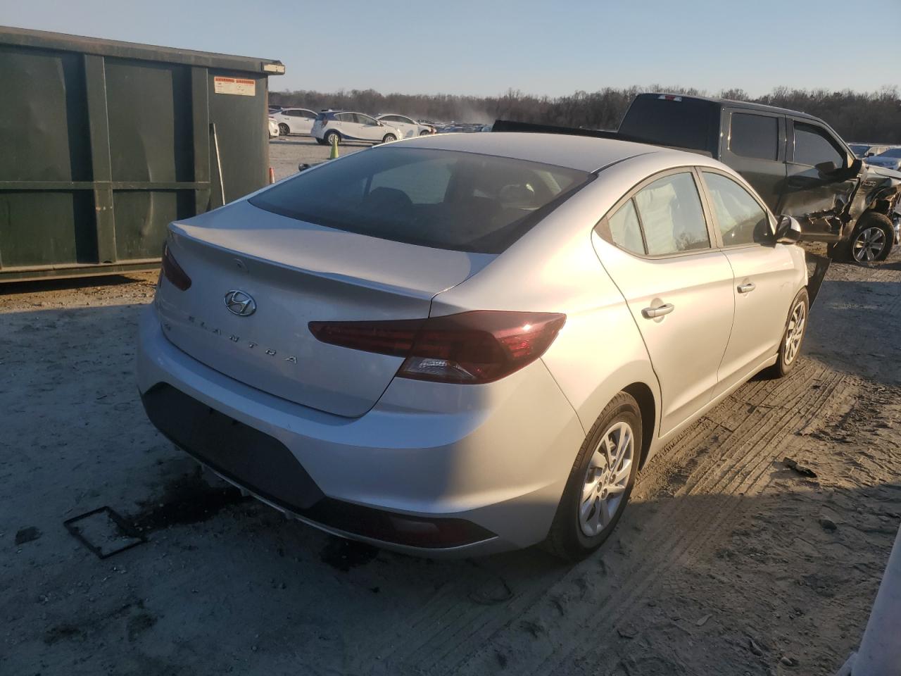 2019 Hyundai Elantra - Image 3