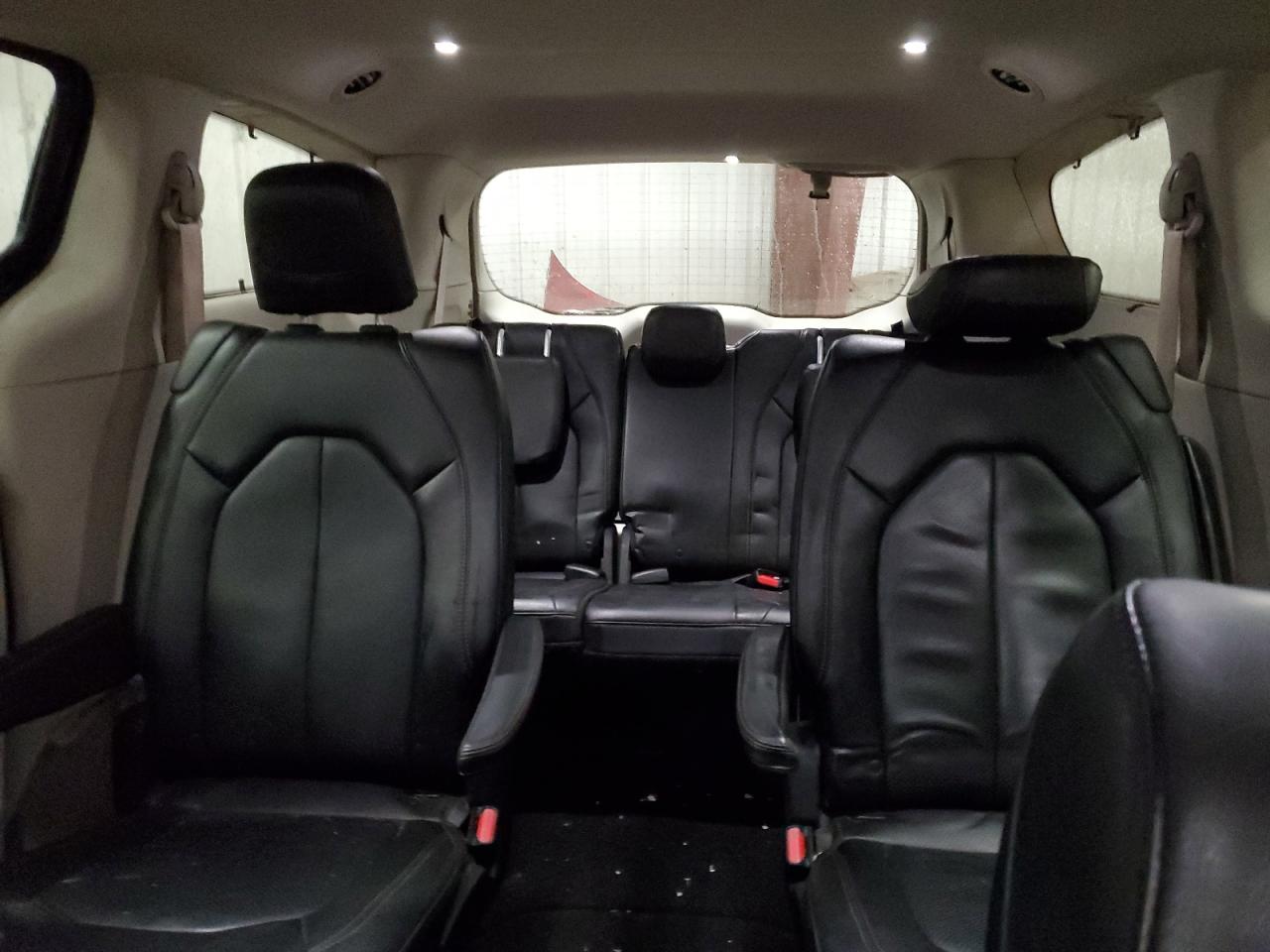 2019 Chrysler Pacifica - Image 10
