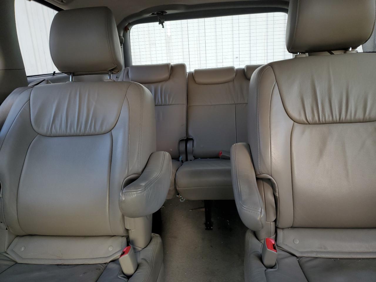 2010 Toyota Sienna - Image 10