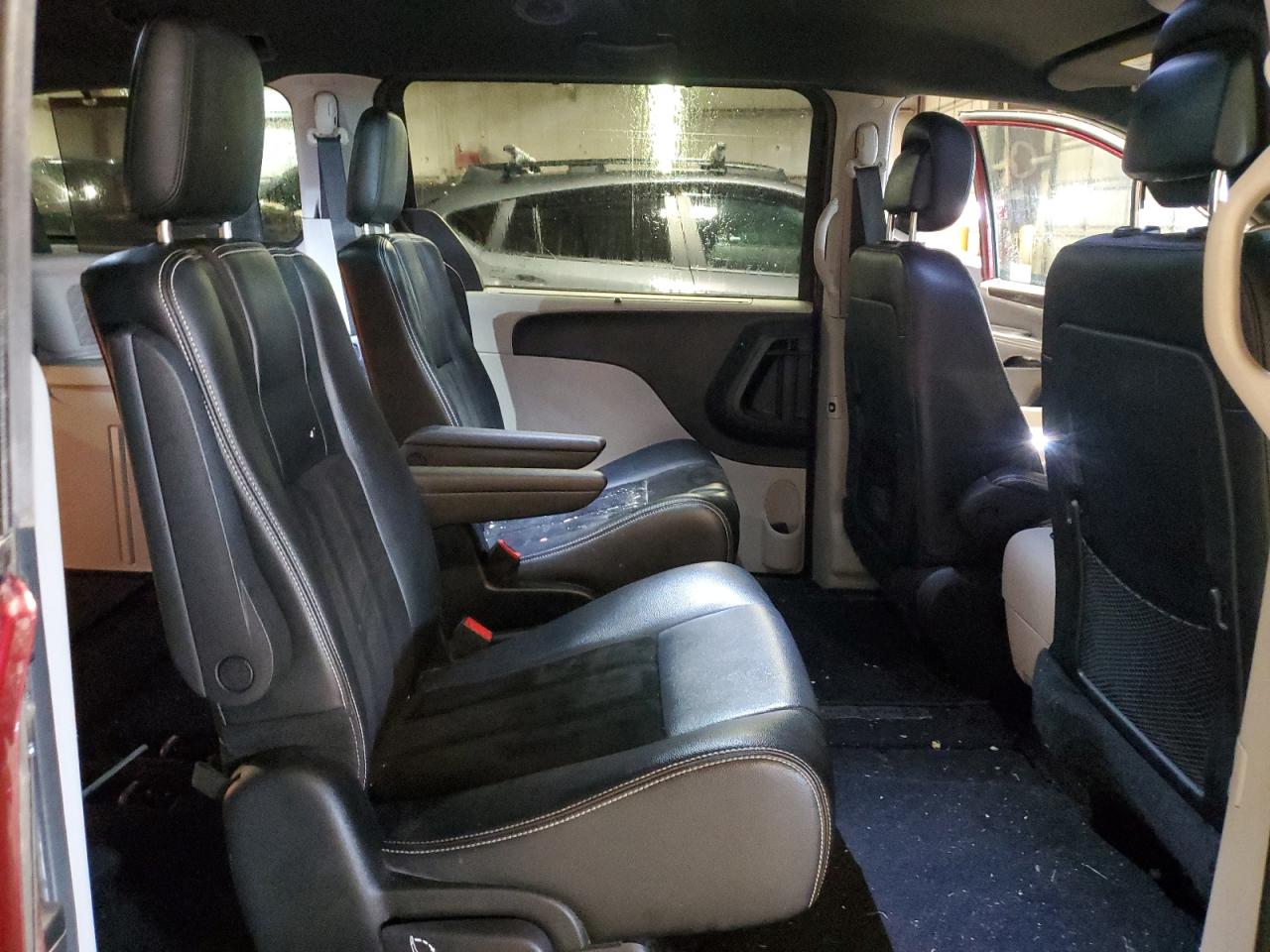 2017 Dodge Caravan - Image 11
