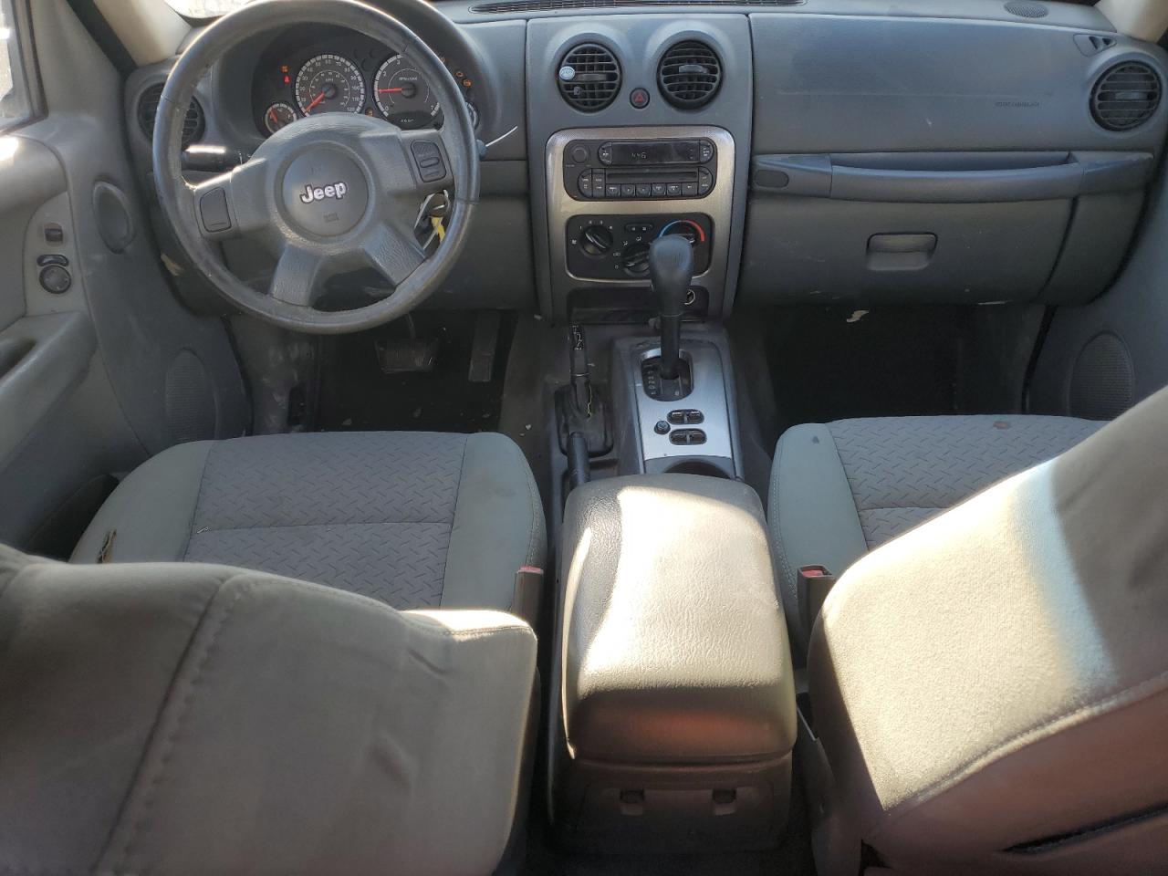 2006 Jeep Liberty (North America) - Image 8