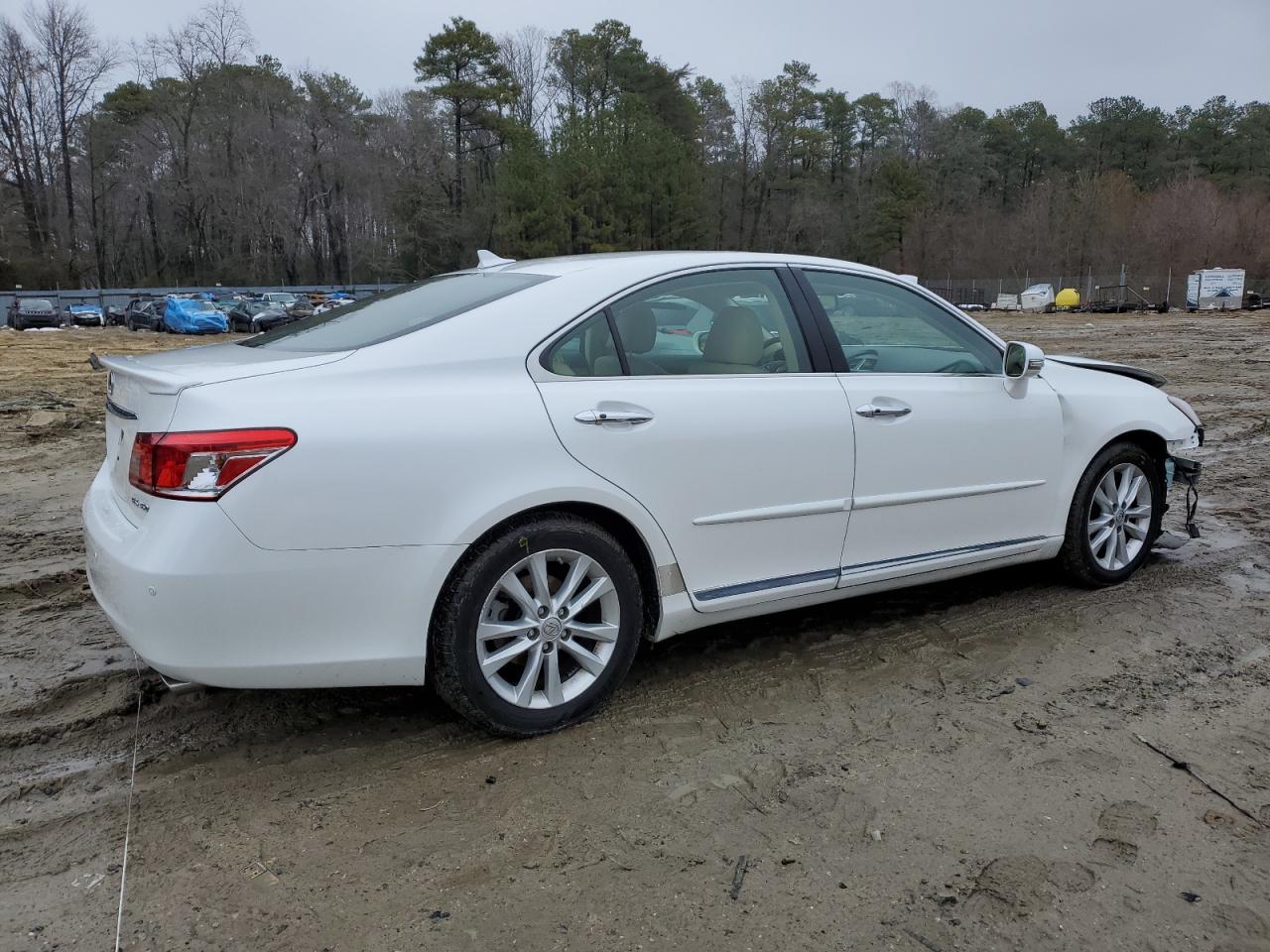2011 Lexus ES - Image 3