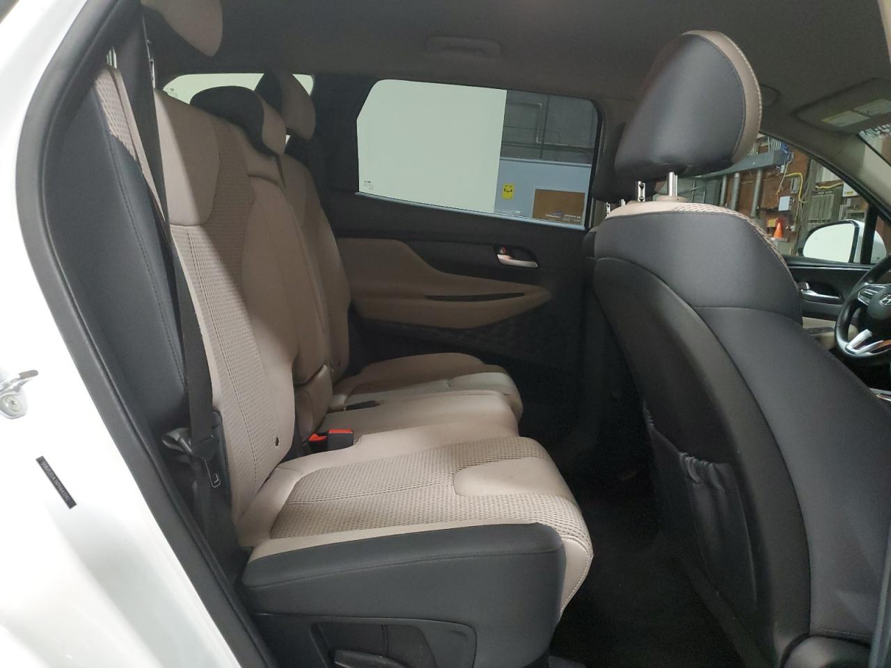 2023 Hyundai Santa Fe - Image 11