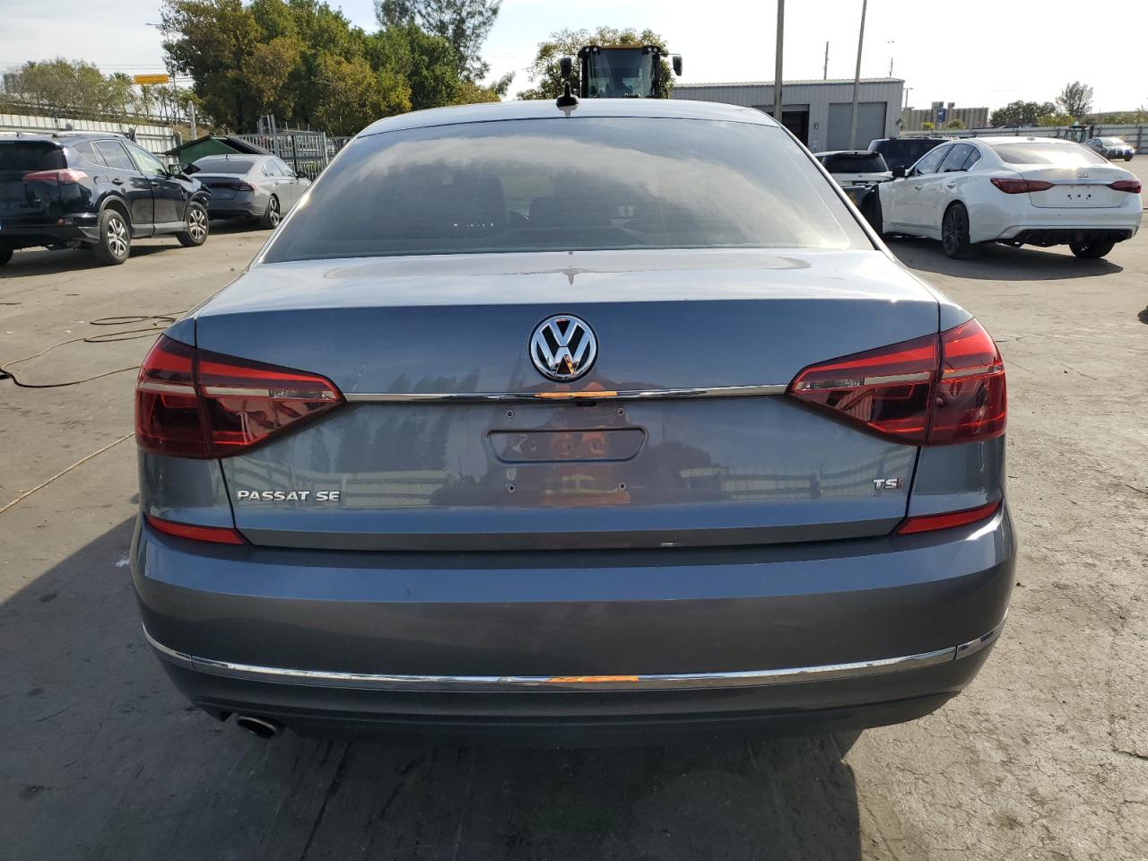 2017 Volkswagen Passat - Image 6