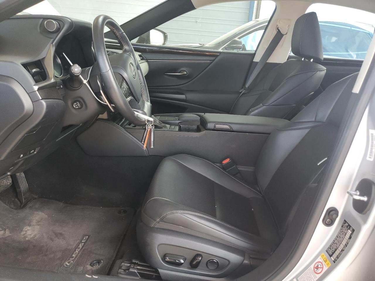 2019 Lexus ES - Image 7