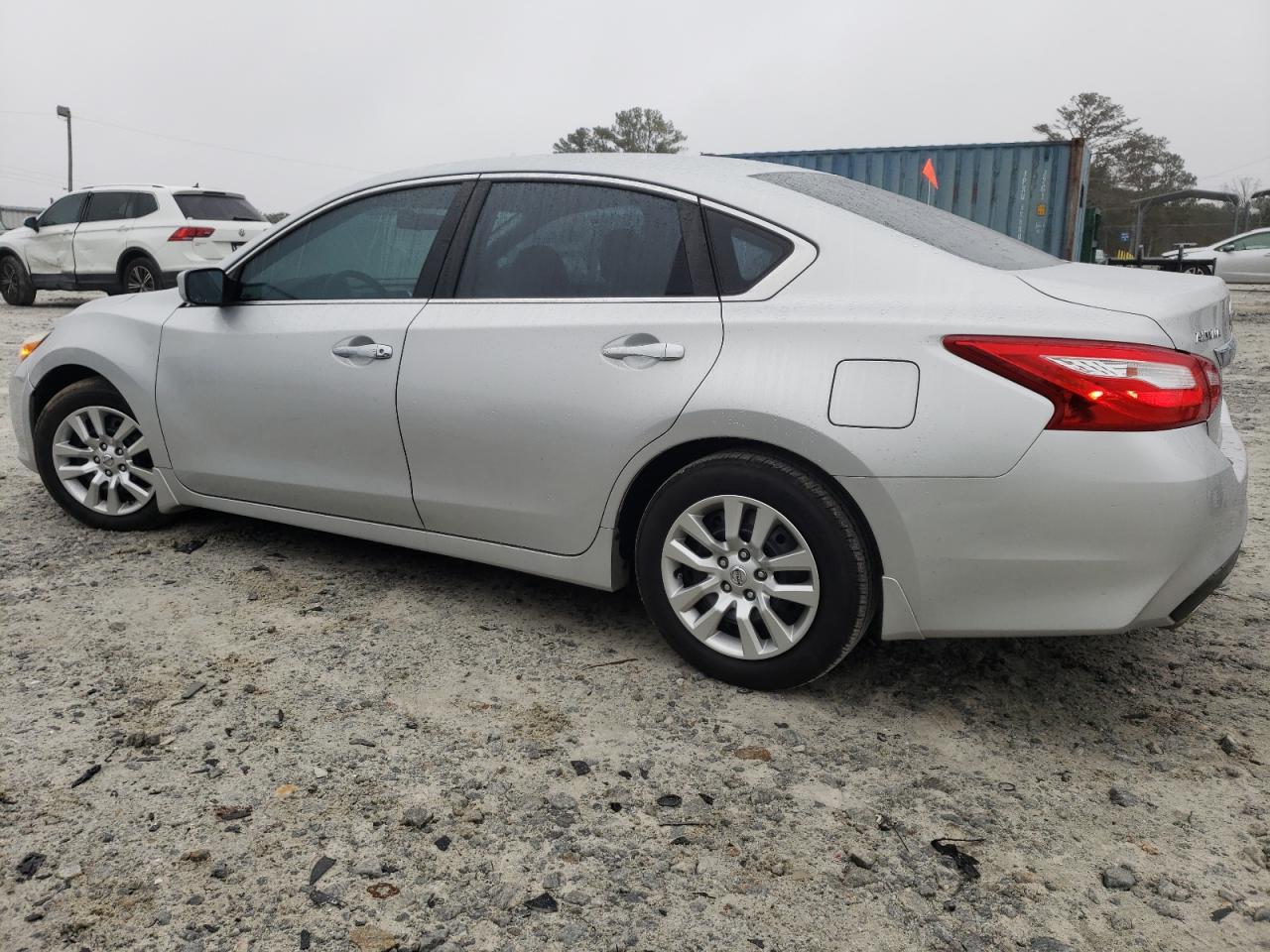 2017 Nissan Altima - Image 2