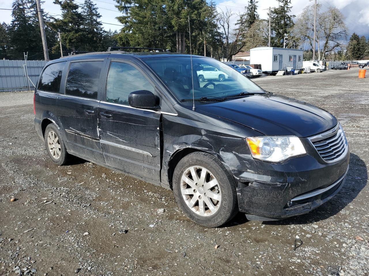 2014 Chrysler Town & Country - Image 4