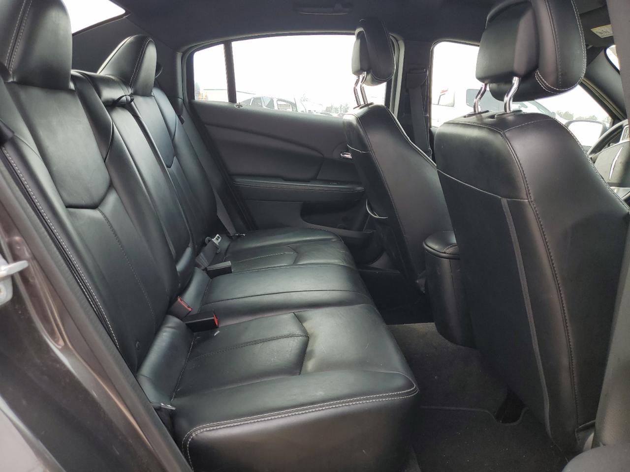 2014 Chrysler 200 - Image 10