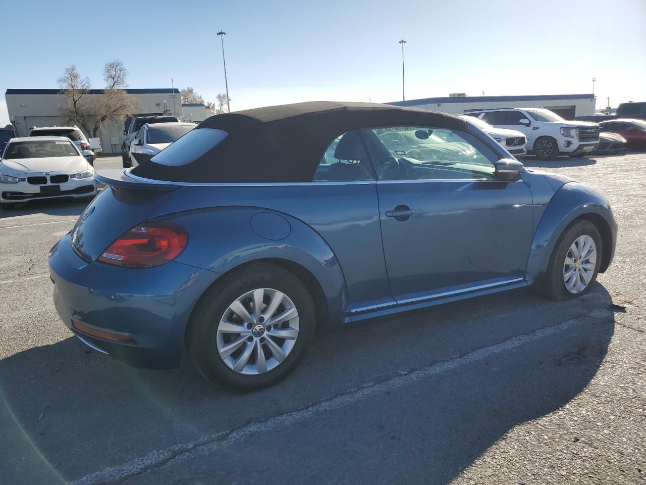 2018 Volkswagen Beetle - Image 3