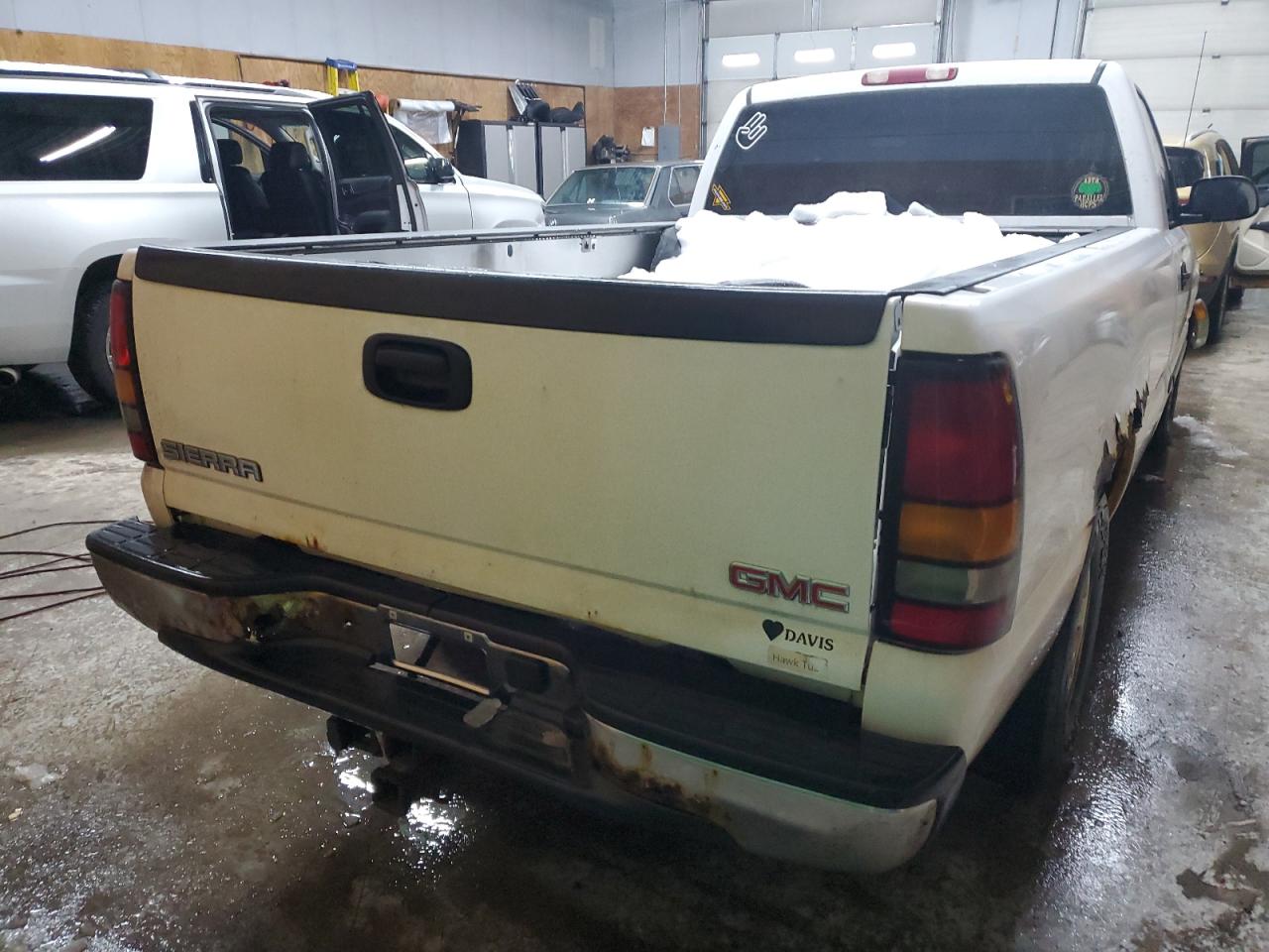 2004 GMC Sierra - Image 6