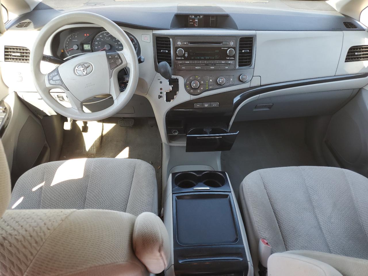 2011 Toyota Sienna - Image 8