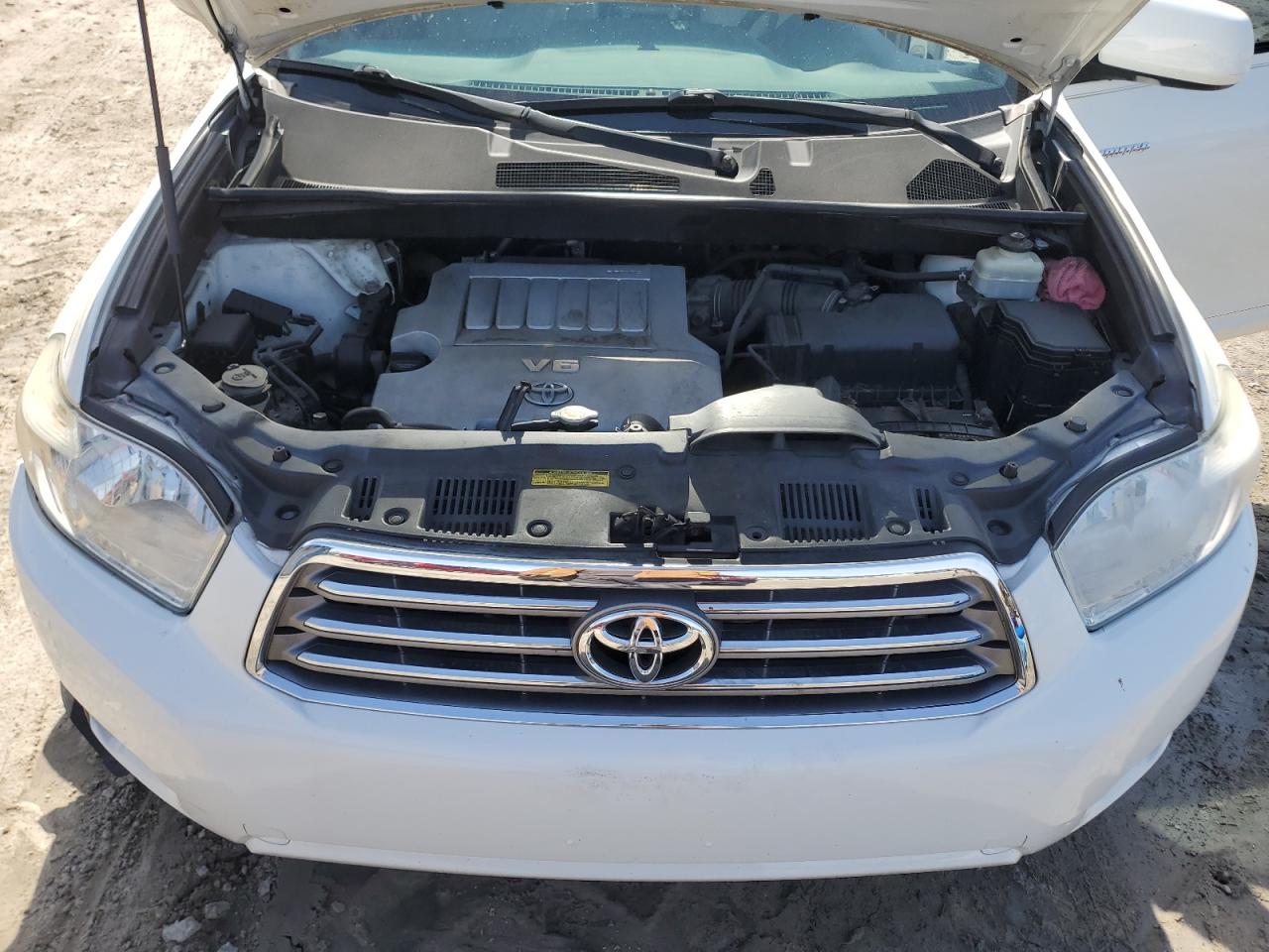 2010 Toyota Highlander - Image 12