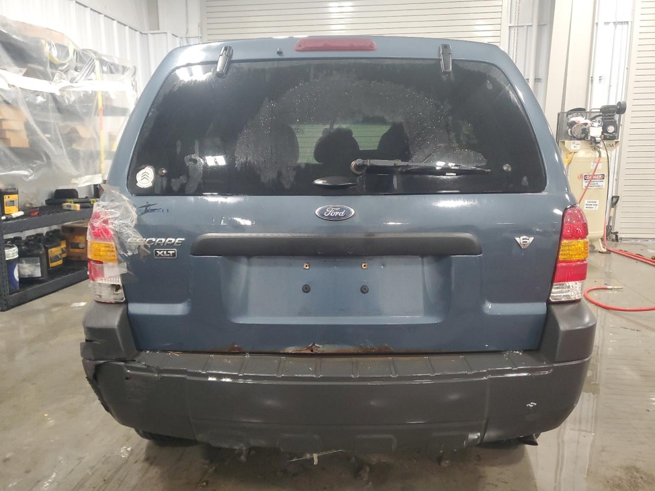 2005 Ford Escape - Image 6
