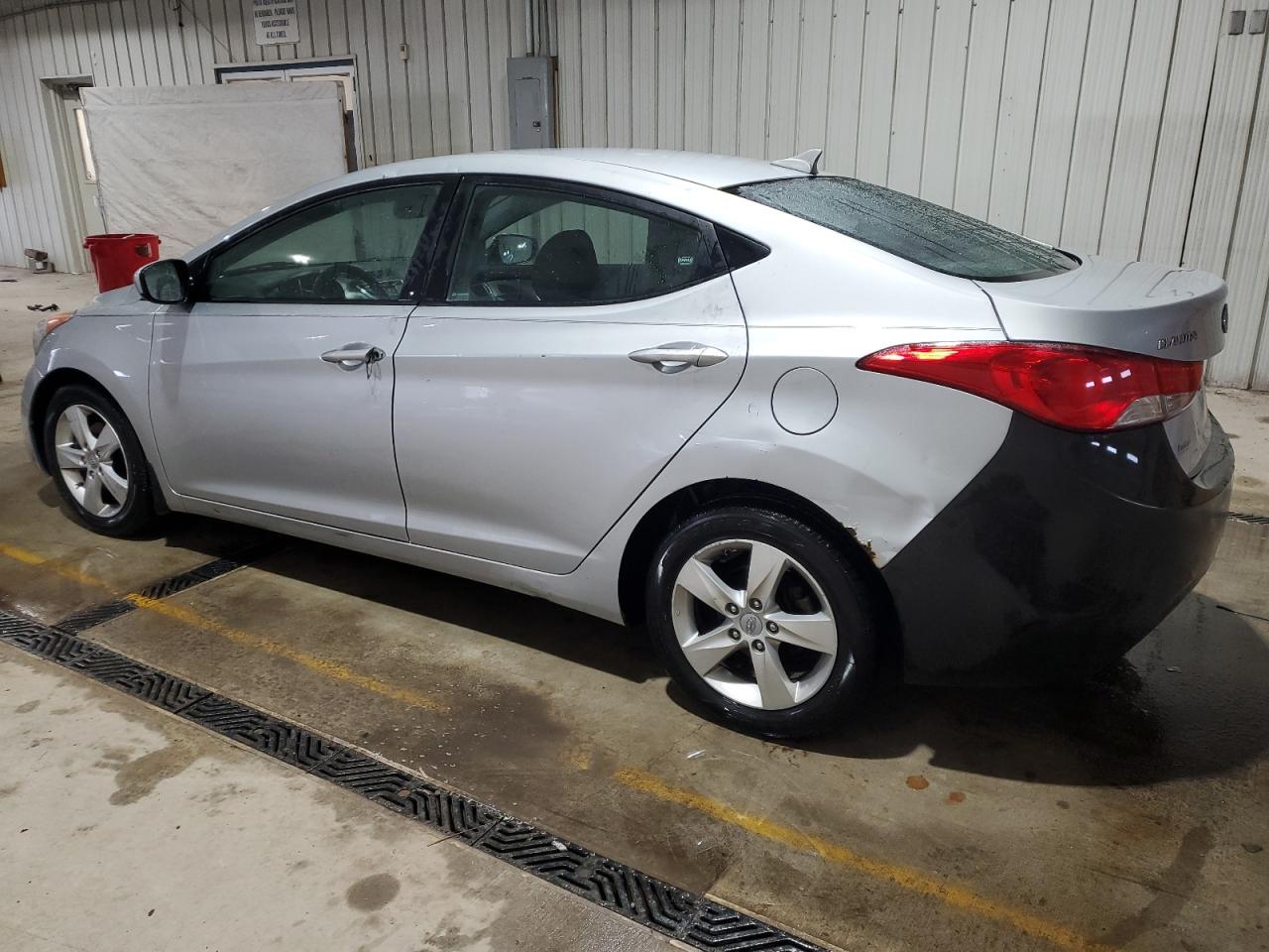 2013 Hyundai Elantra - Image 2