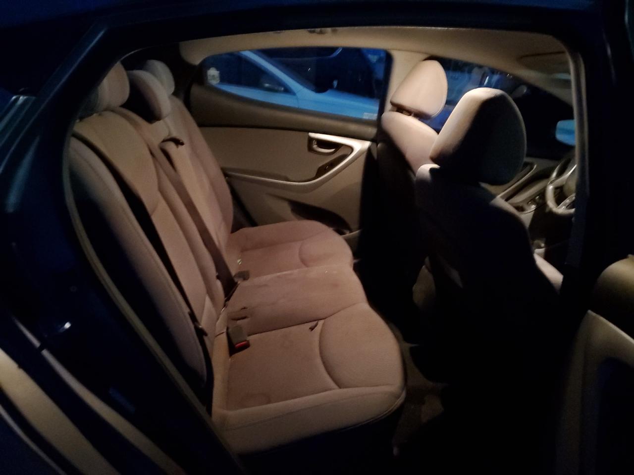 2016 Hyundai Elantra - Image 10