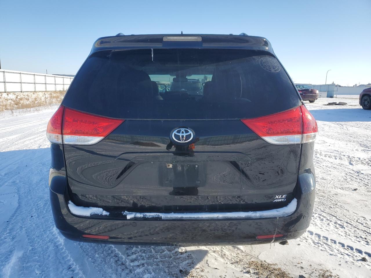 2011 Toyota Sienna - Image 6
