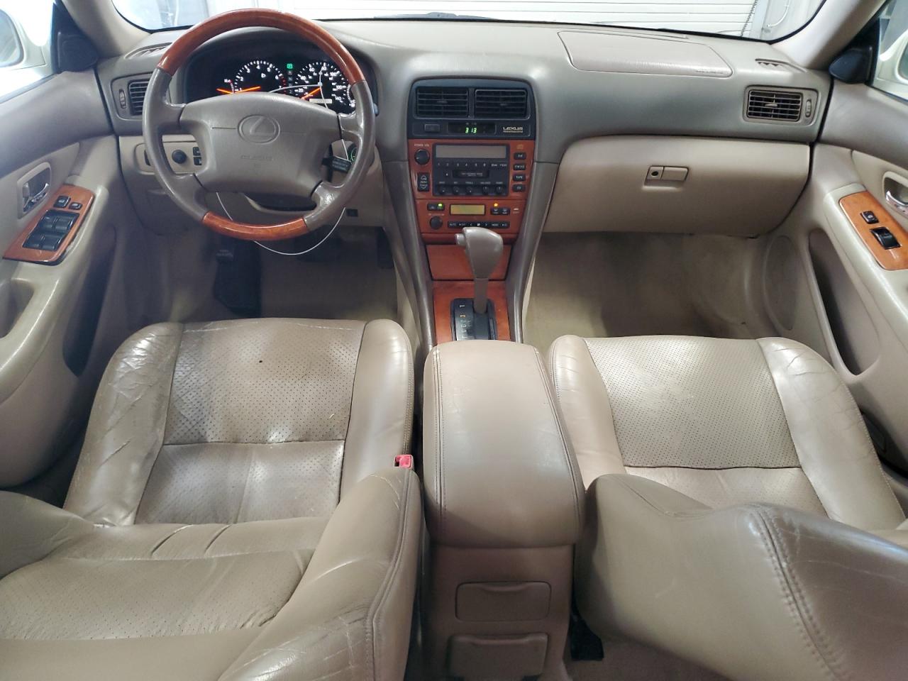2001 Lexus ES - Image 8