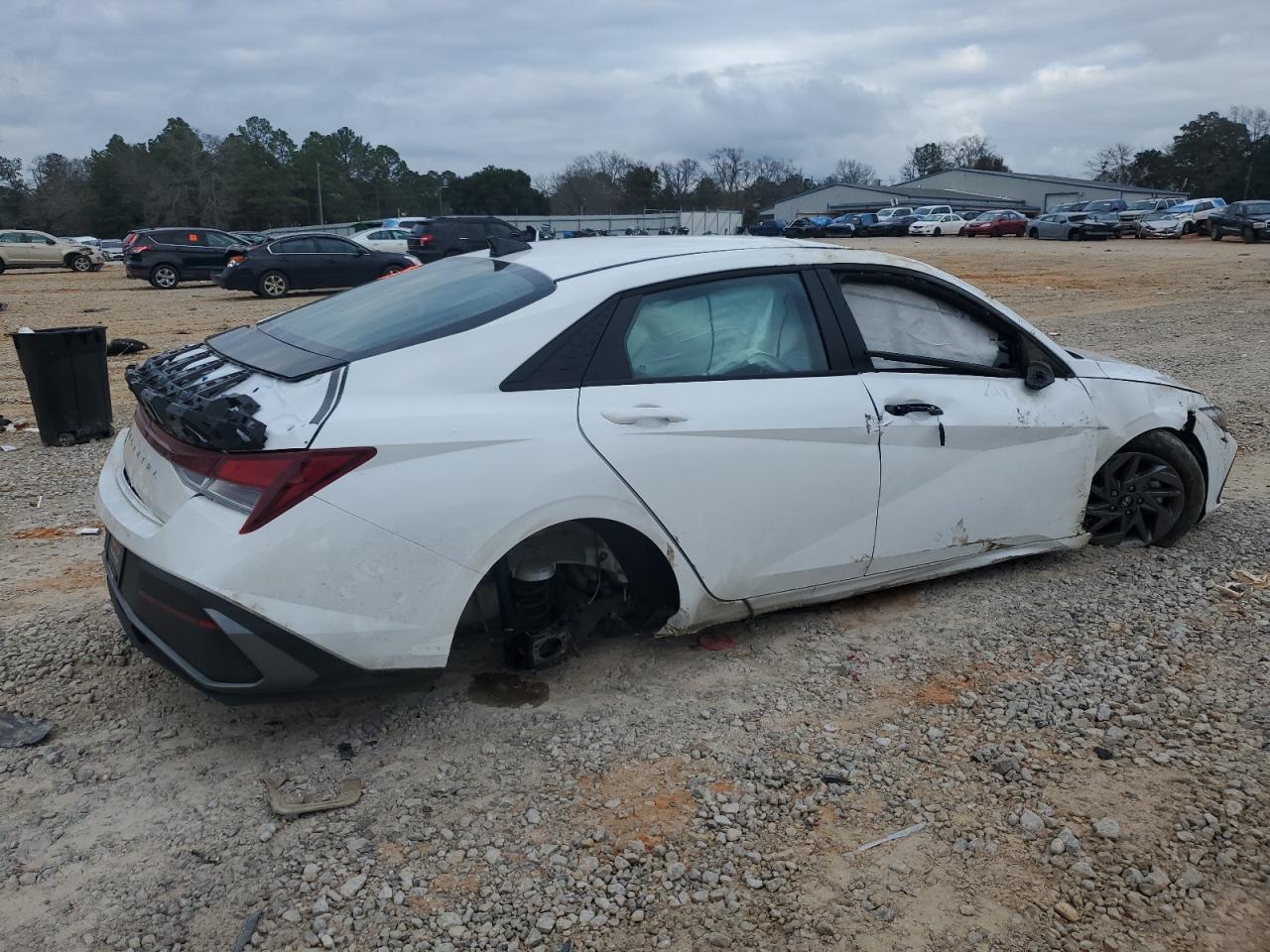 2024 Hyundai Elantra - Image 3