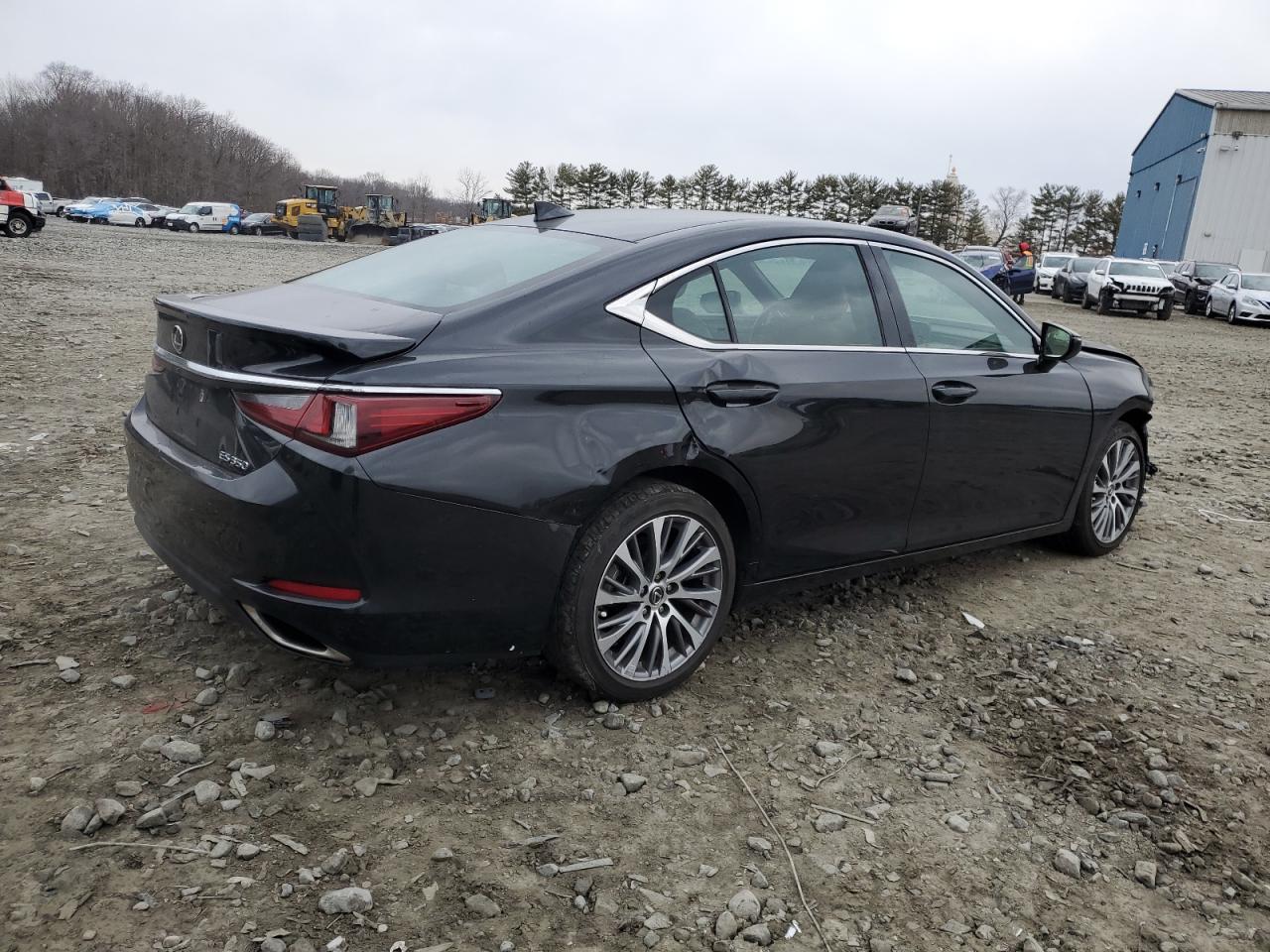 2021 Lexus ES - Image 3