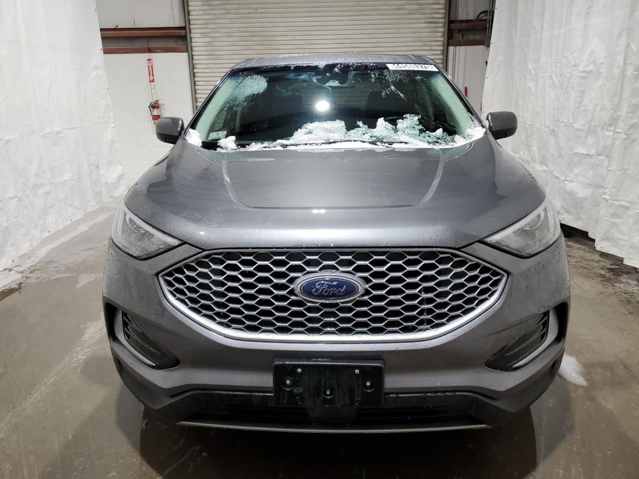 2023 Ford Edge - Image 5