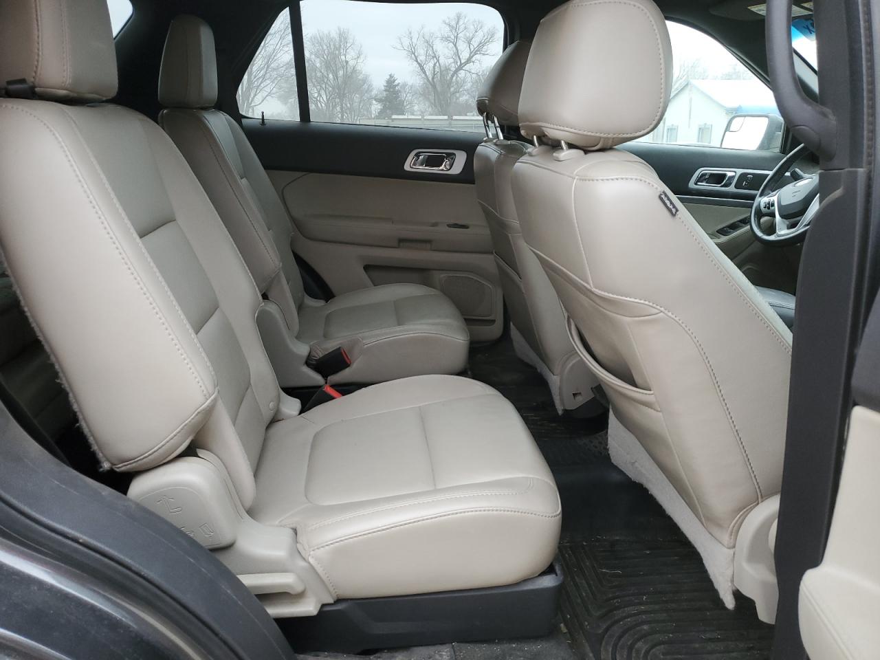 2015 Ford Explorer - Image 10