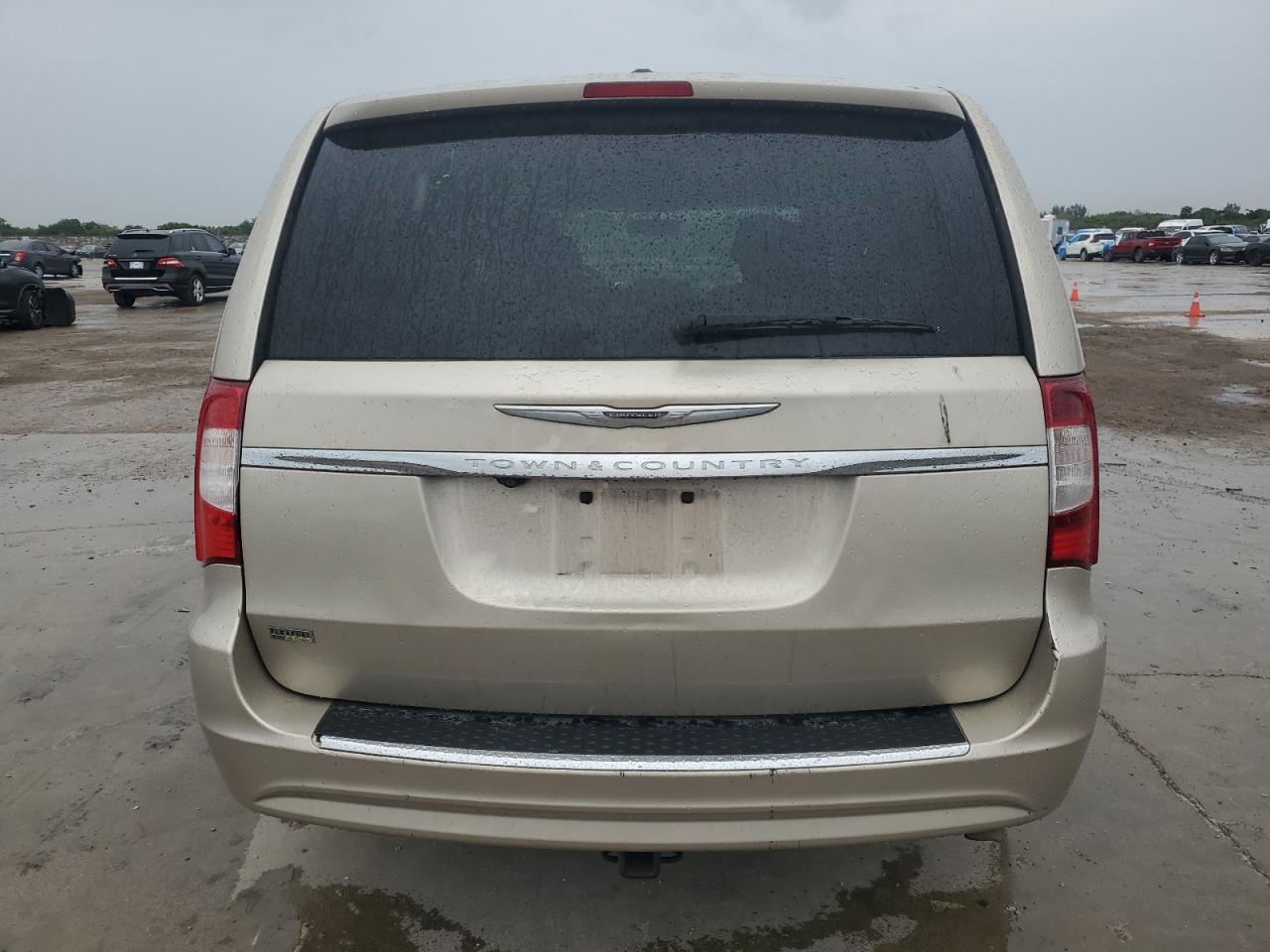 2015 Chrysler Town & Country - Image 6
