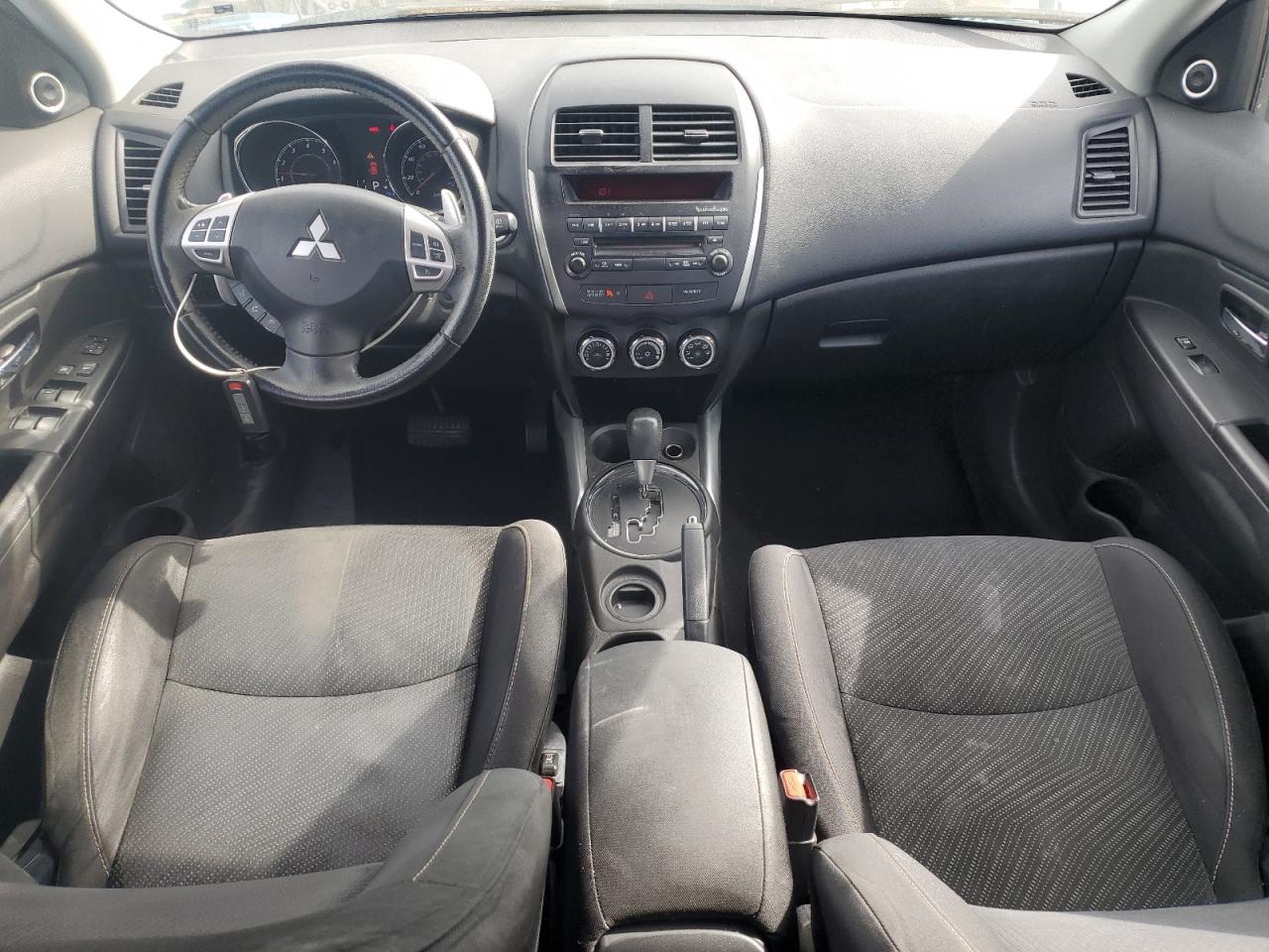 2013 Mitsubishi Outlander - Image 8