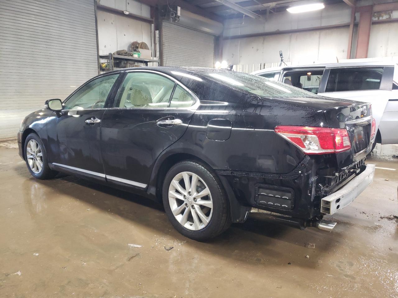 2011 Lexus ES - Image 2