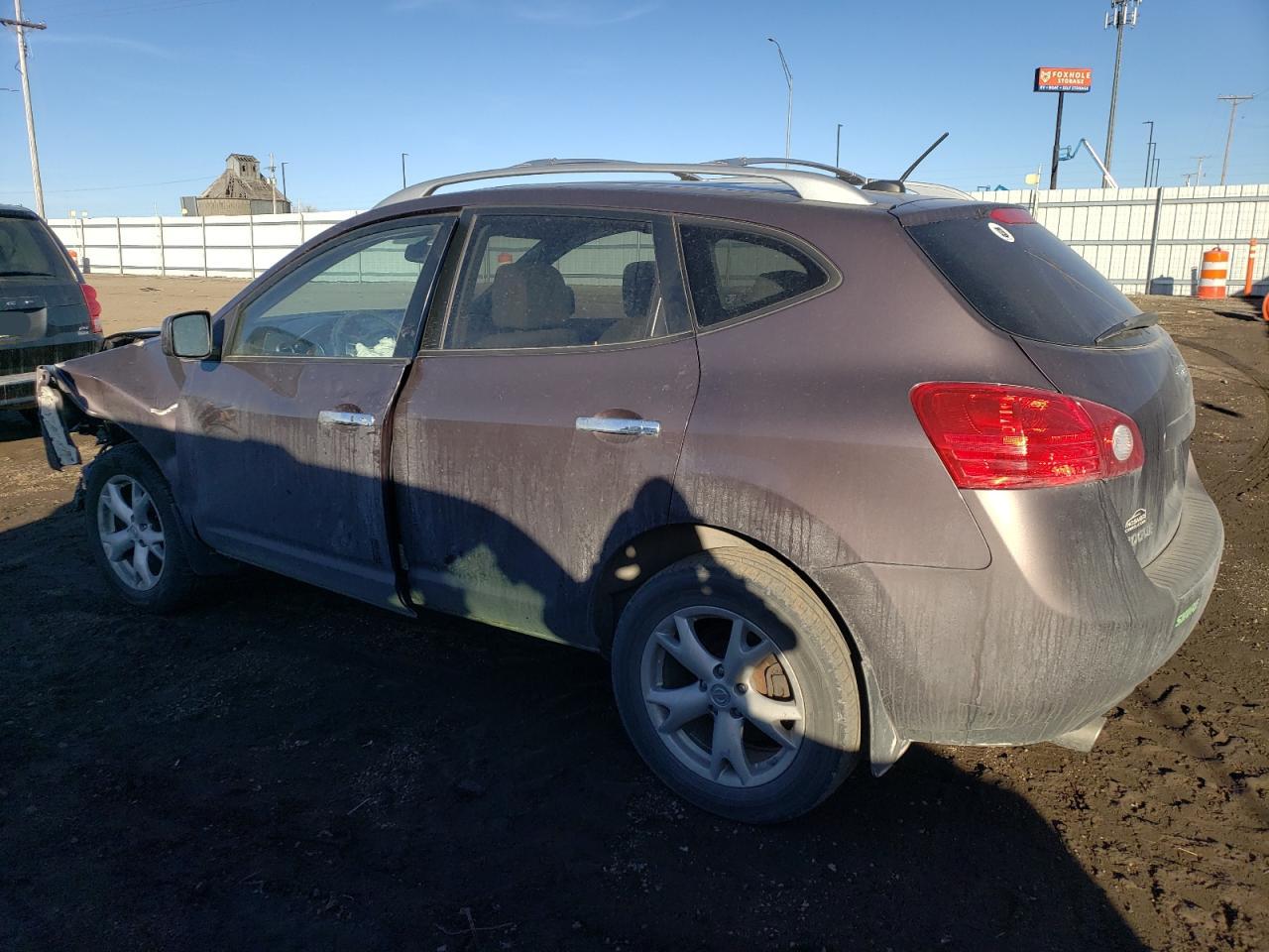 2010 Nissan Rogue - Image 2