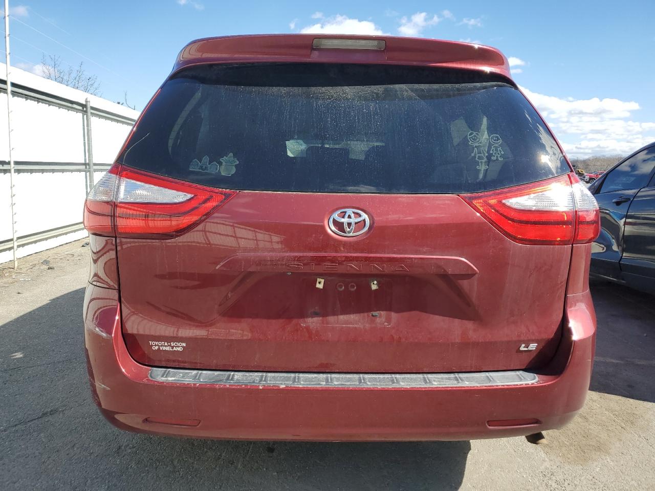 2015 Toyota Sienna - Image 6