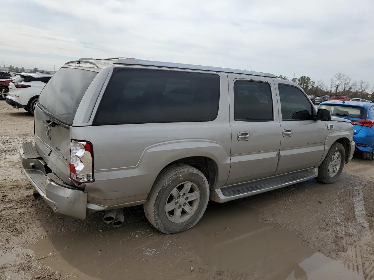 2004 Cadillac Escalade - Image 3