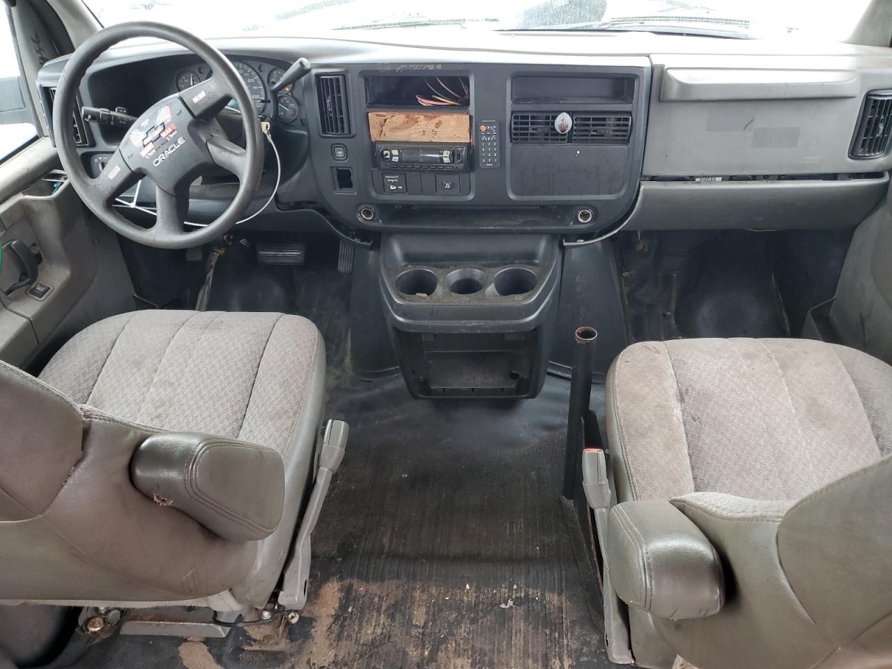 2004 Chevrolet Express - Image 8