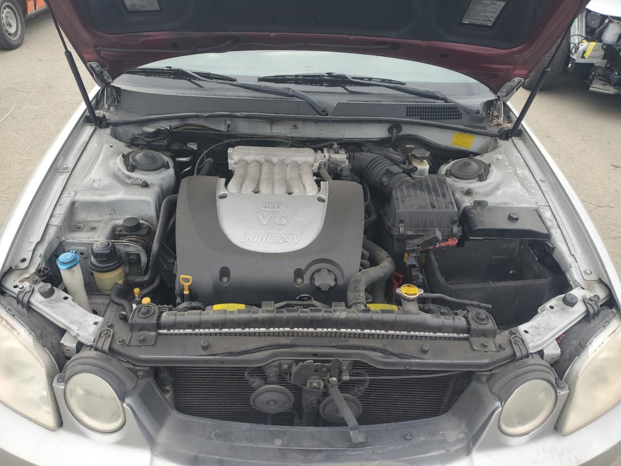 2004 Kia Optima - Image 11