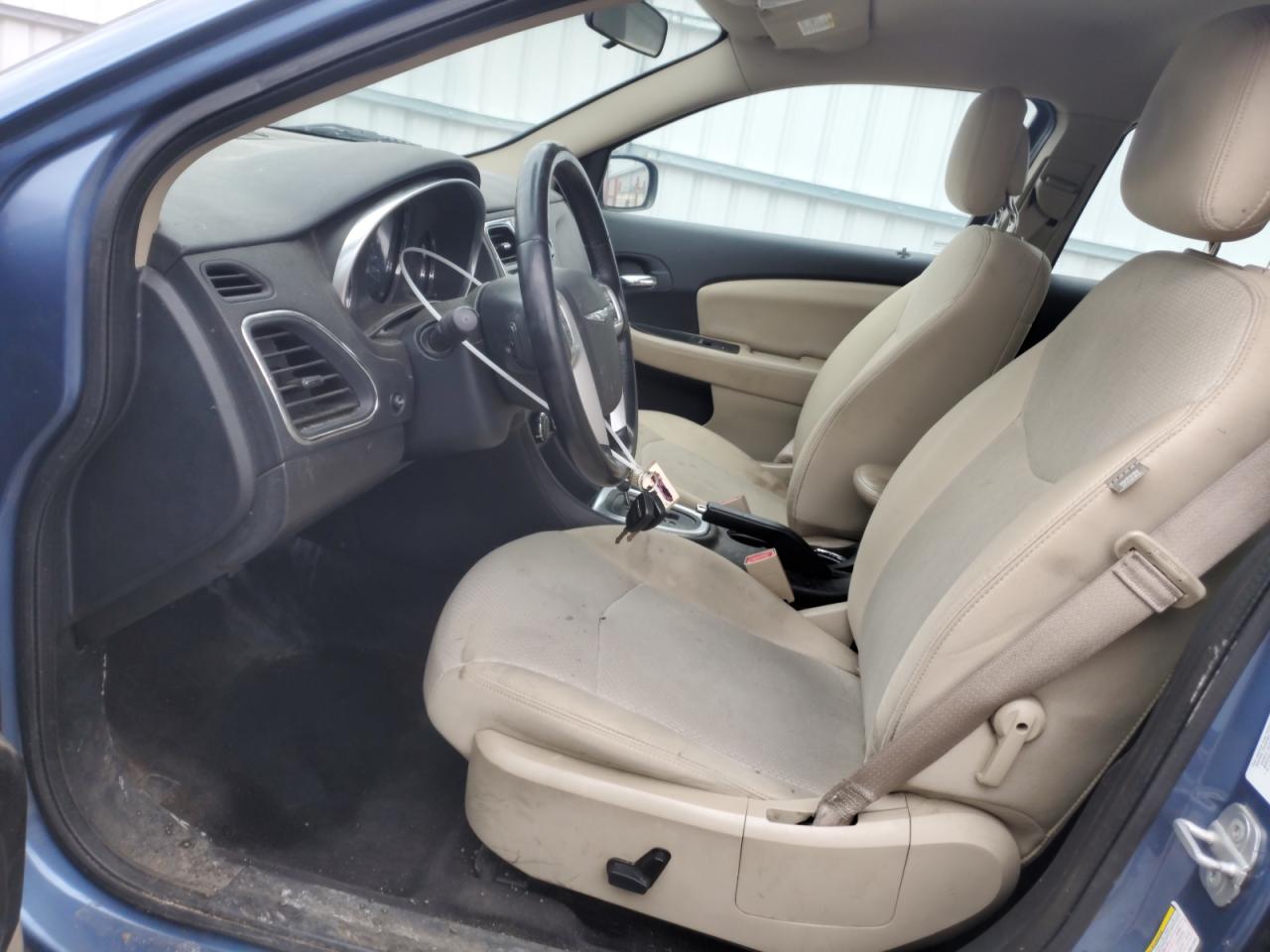 2011 Chrysler 200 - Image 7