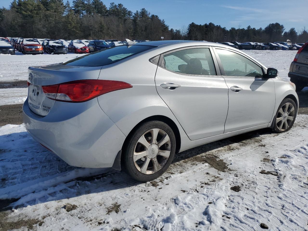 2013 Hyundai Elantra - Image 3