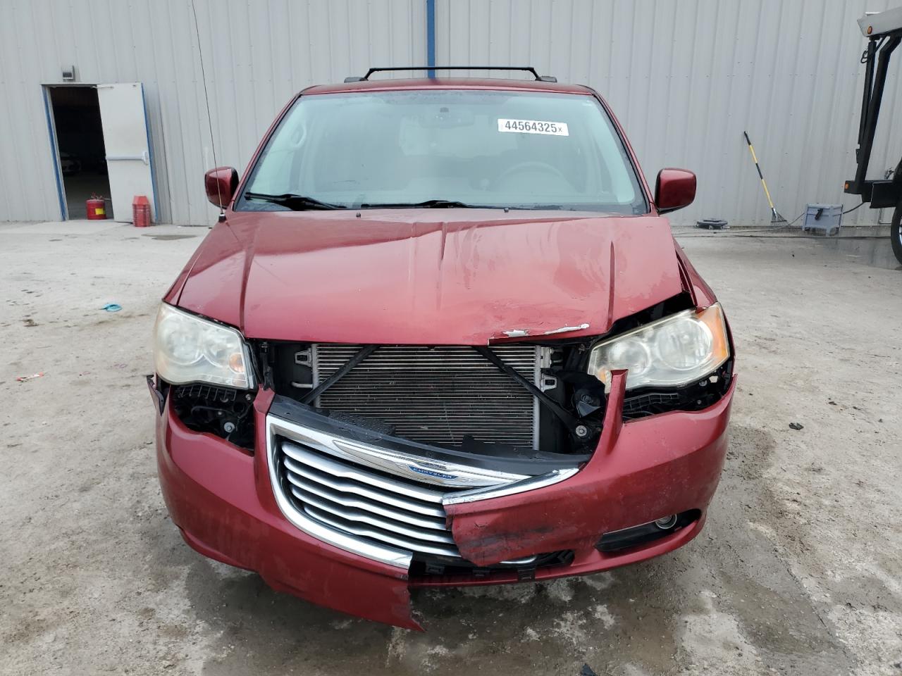 2014 Chrysler Town & Country - Image 5