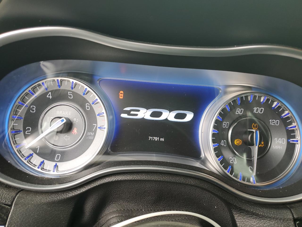 2021 Chrysler 300 - Image 9