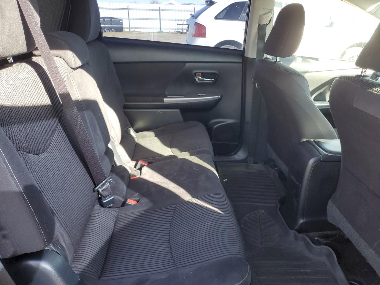 2015 Toyota Prius - Image 10