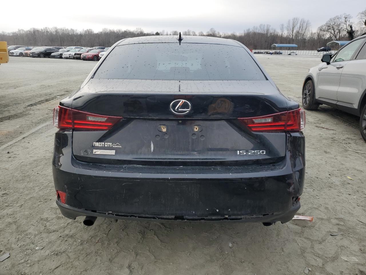 2015 Lexus IS - Image 6