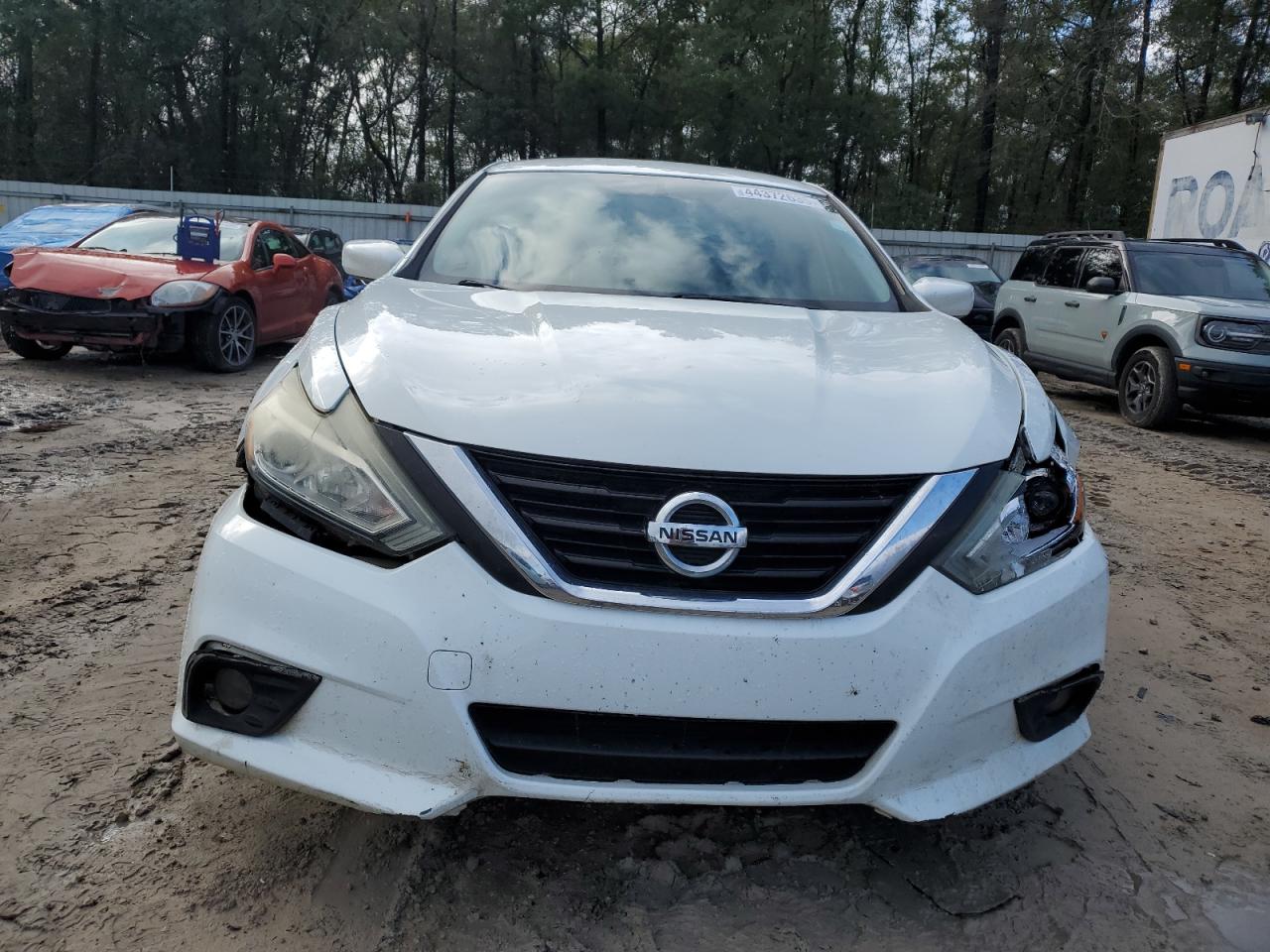 2017 Nissan Altima - Image 5