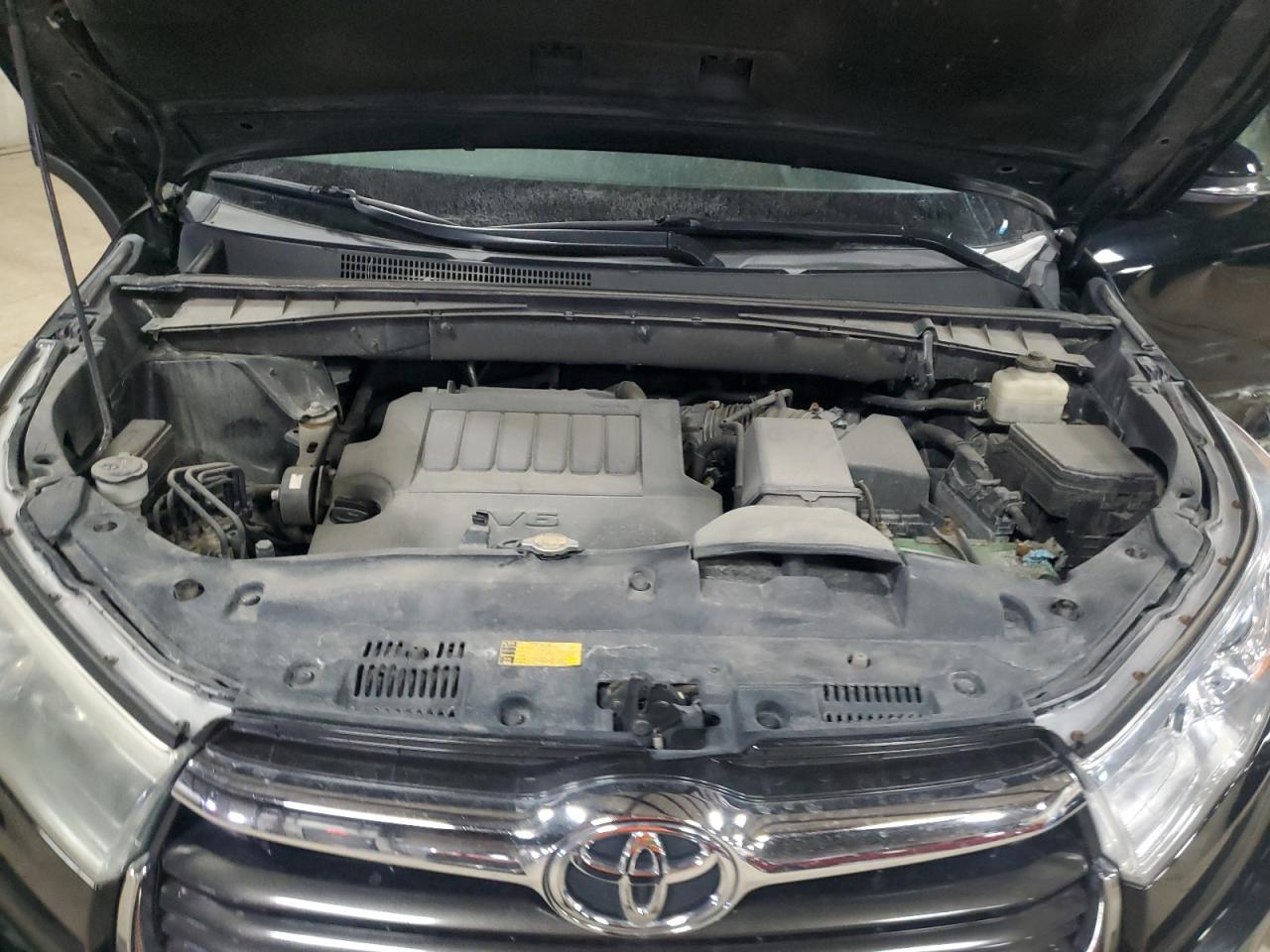 2015 Toyota Highlander - Image 12