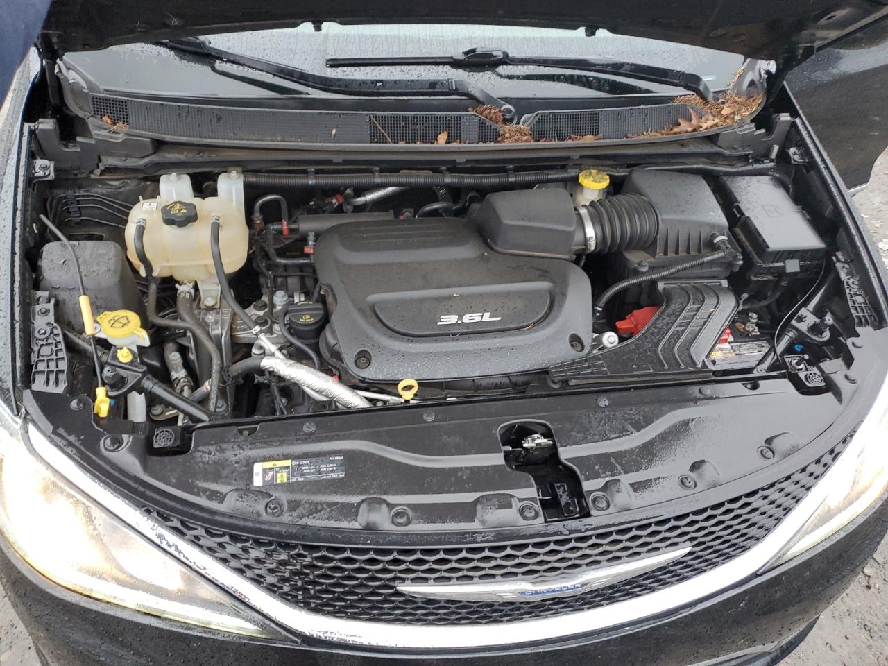 2018 Chrysler Pacifica - Image 12