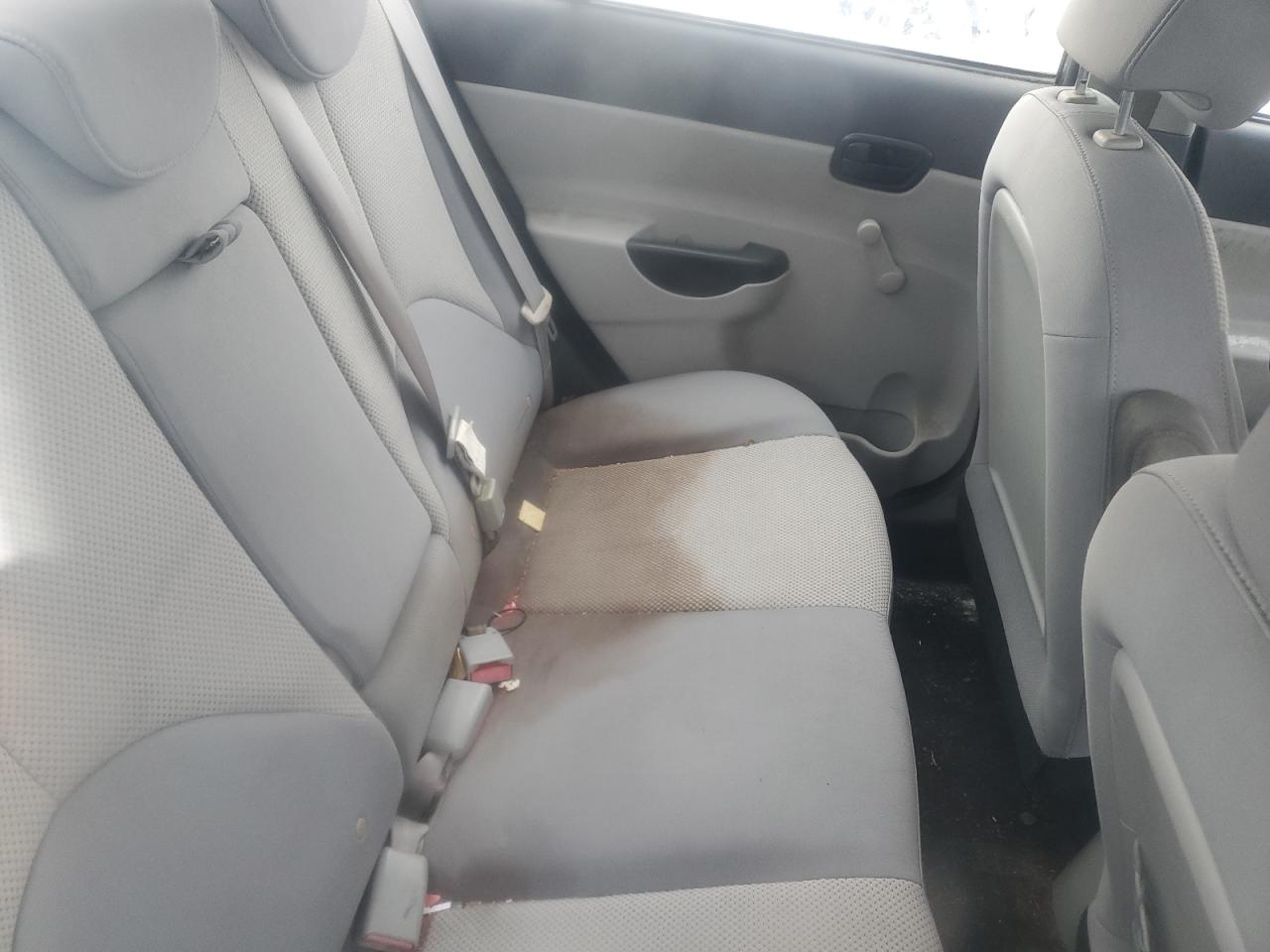 2011 Hyundai Accent - Image 10