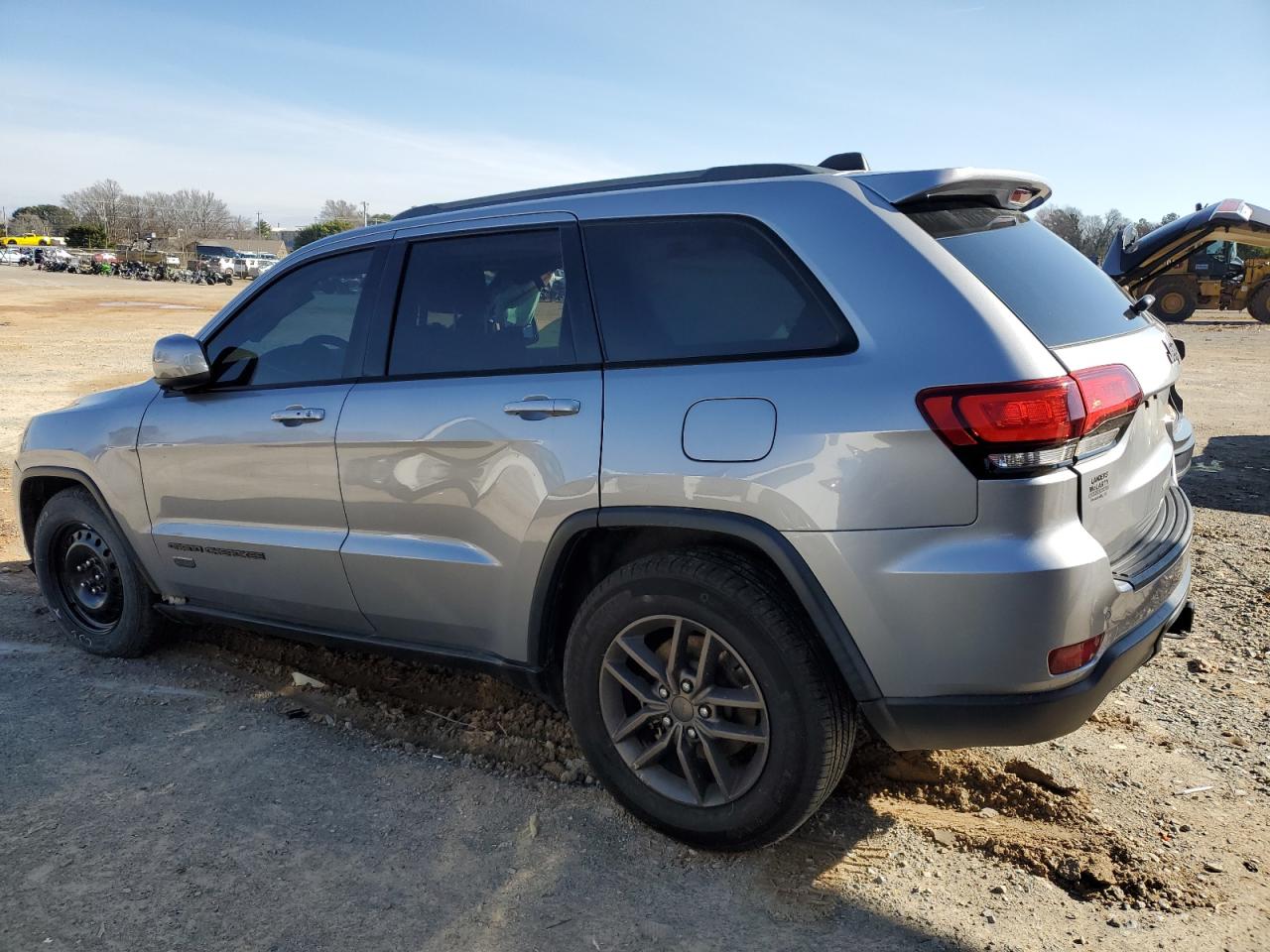2016 Jeep Grand Cherokee - Image 2