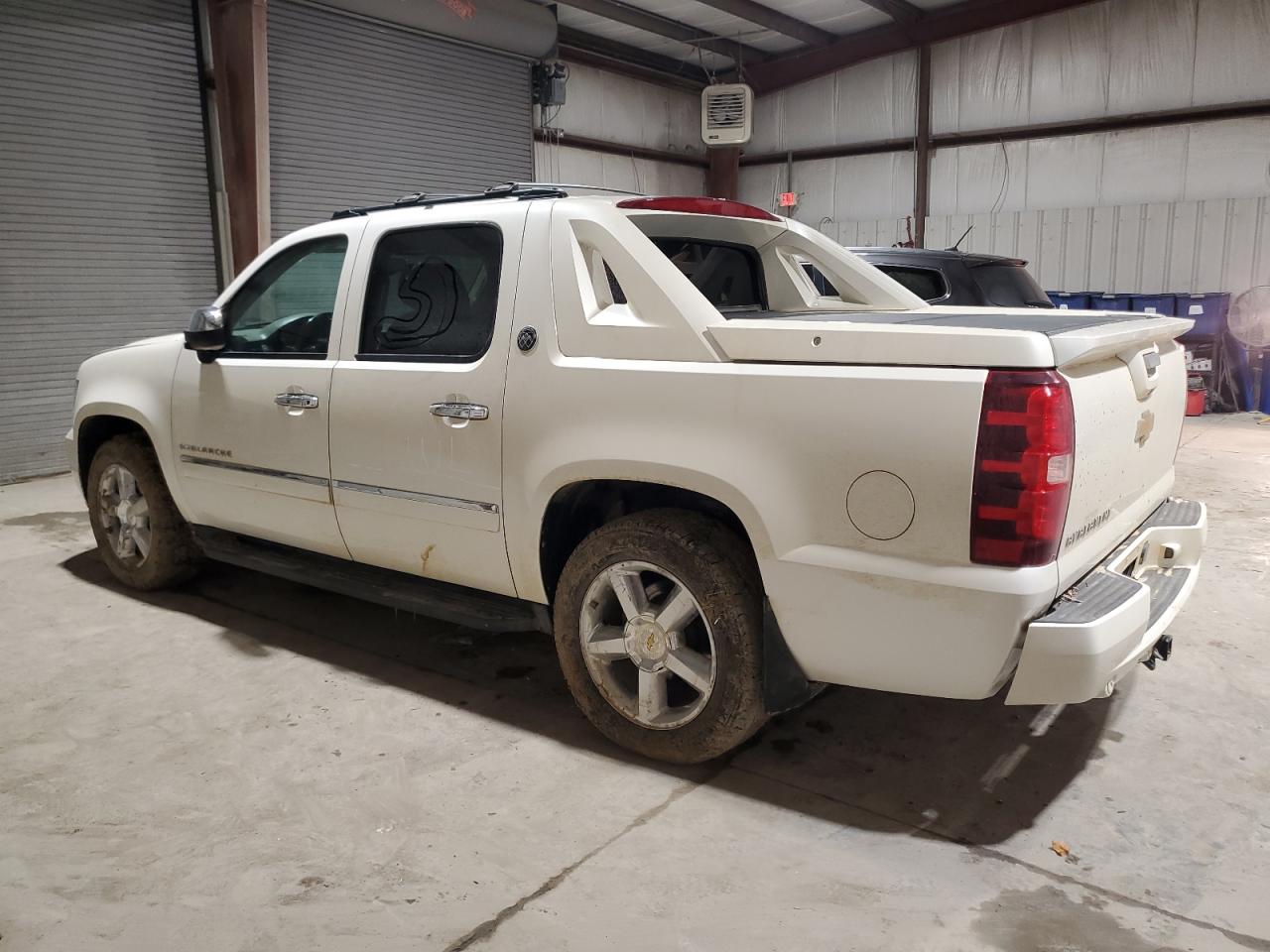 2013 Chevrolet Avalanche - Image 2