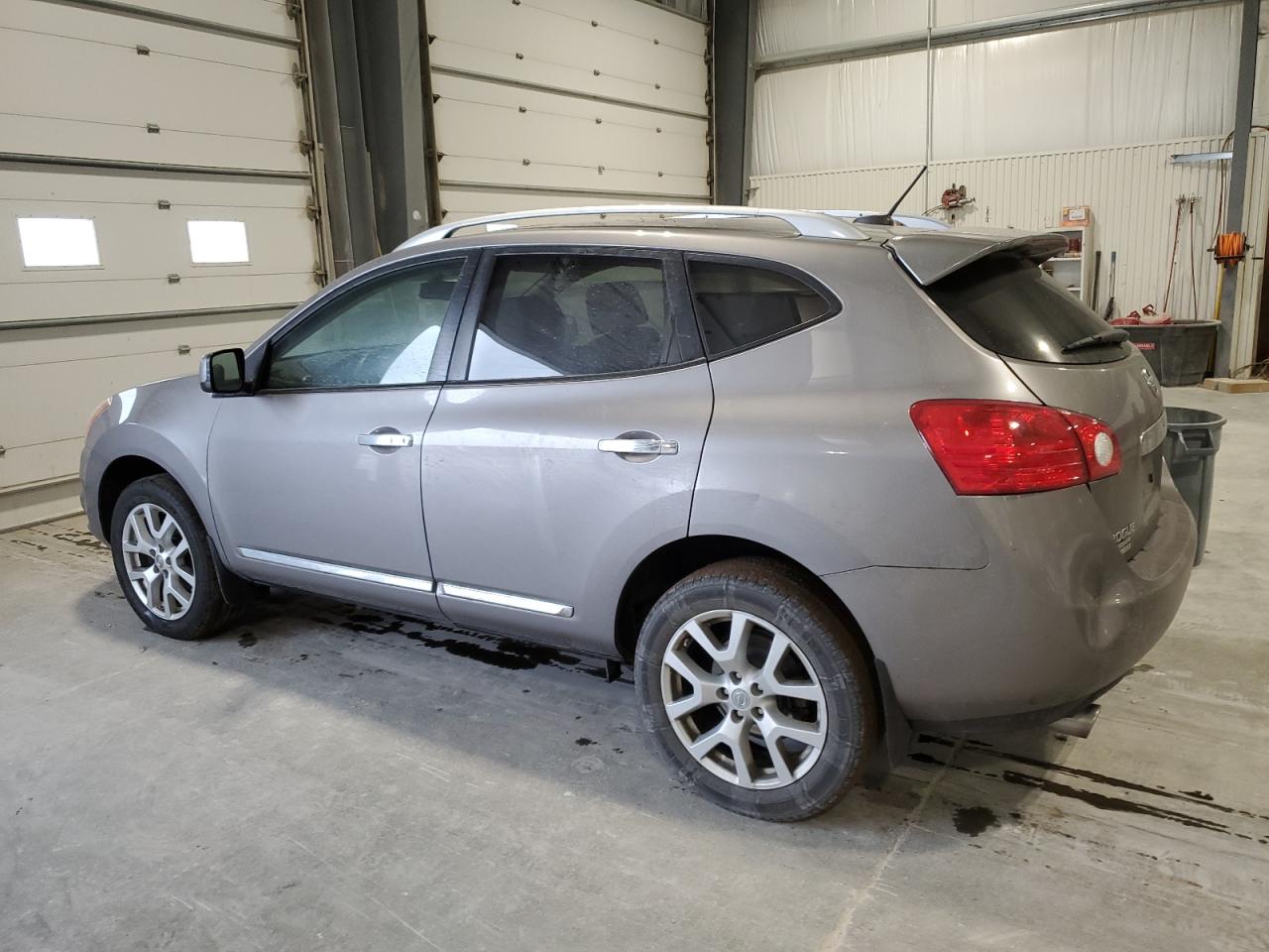 2011 Nissan Rogue - Image 2